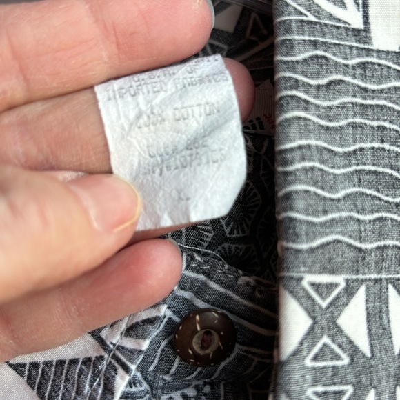 Made in Hawaii Men's Hawaiian Shirt with Wood Buttons, Gray/White, size XL - Picture 7 of 9